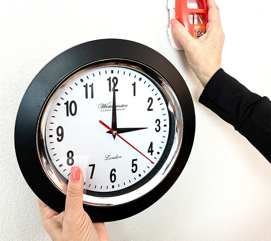 Pop & Hang – The Easy One-Nail Picture Hanging Tool